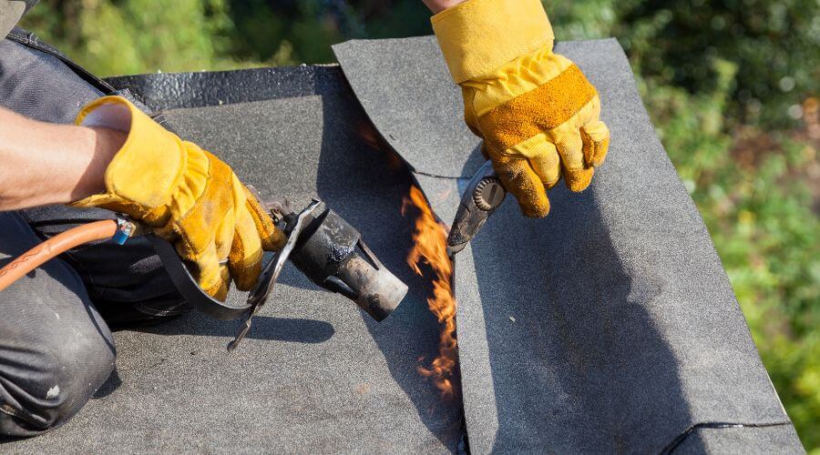 Professional gutter cleaning in Freeport, IL